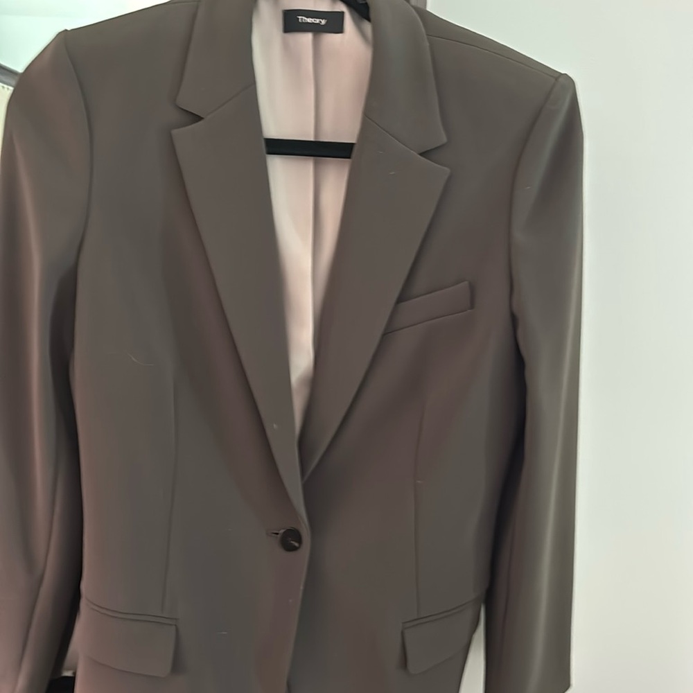 SUIT. Theory jacket/pants suit. olive green